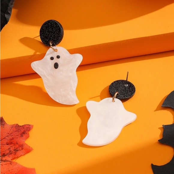 NWT Acrylic Spooky Ghost Earrings - Picture 1 of 5